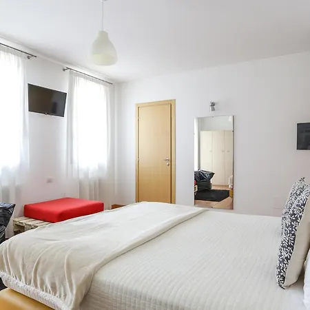 Residenza Cartiera 243 ゲストハウス